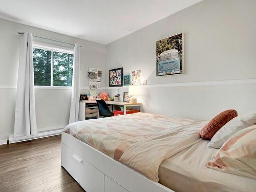 Bedroom - 42 Av. Carmen, Saint-Sauveur, QC - Indoor Photo Showing Bedroom