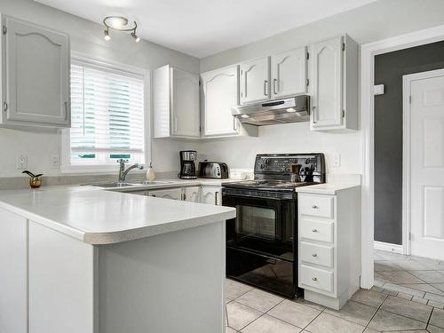 Kitchen - 42 Av. Carmen, Saint-Sauveur, QC - Indoor Photo Showing Kitchen With Double Sink