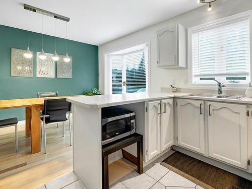 Kitchen - 42 Av. Carmen, Saint-Sauveur, QC - Indoor Photo Showing Kitchen With Double Sink