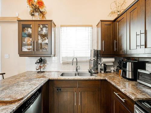 Cuisine - 59 Rue Perrier, Notre-Dame-De-L'Île-Perrot, QC - Indoor Photo Showing Kitchen With Double Sink