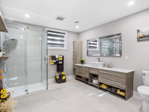 Bathroom - 11855 Rue Du Cuivre, Mirabel, QC - Indoor Photo Showing Bathroom