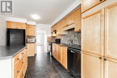 2925 Garnethill Way, Oakville, ON - Indoor Photo Showing Kitchen