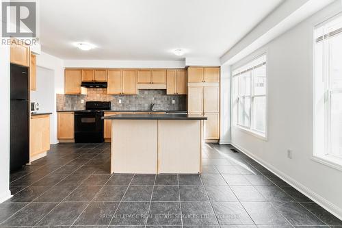 2925 Garnethill Way, Oakville, ON - Indoor Photo Showing Kitchen