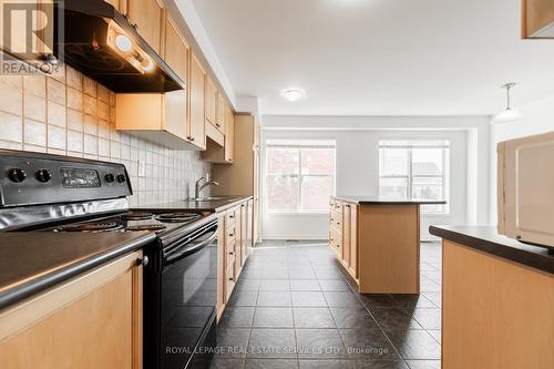 2925 Garnethill Way, Oakville, ON - Indoor Photo Showing Kitchen