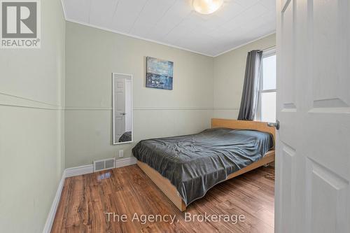 74 Knoll Street, Port Colborne (877 - Main Street), ON - Indoor Photo Showing Bedroom