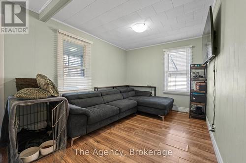 74 Knoll Street, Port Colborne (877 - Main Street), ON - Indoor Photo Showing Living Room