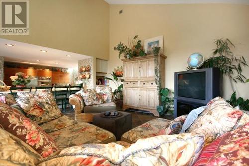 4276 Rockridge Place, West Vancouver, BC - Indoor Photo Showing Living Room