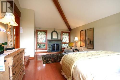 4276 Rockridge Place, West Vancouver, BC - Indoor Photo Showing Bedroom With Fireplace