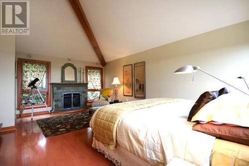 4276 Rockridge Place, West Vancouver, BC - Indoor Photo Showing Bedroom With Fireplace