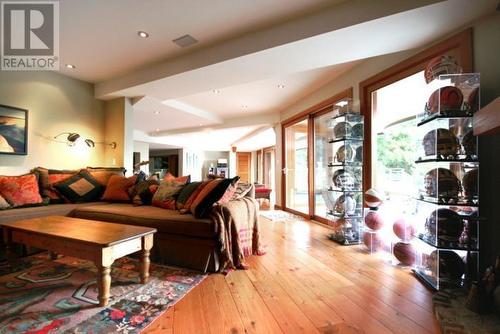 4276 Rockridge Place, West Vancouver, BC - Indoor Photo Showing Living Room