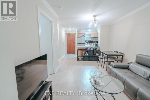 807 - 18 Harrison Garden Boulevard, Toronto, ON - Indoor Photo Showing Living Room