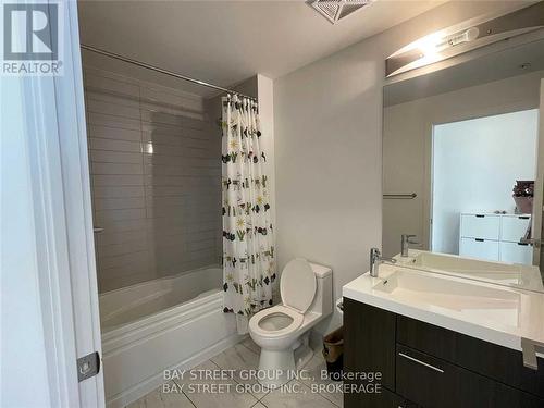 1605 - 199 Richmond Street W, Toronto, ON - Indoor Photo Showing Bathroom