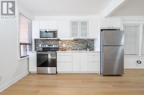 135 Hope Street, Toronto, ON - Indoor Photo Showing Kitchen