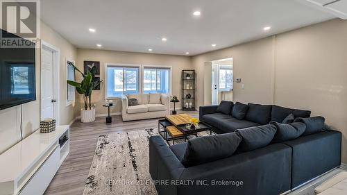 824 Trenton Frankford Road, Quinte West, ON - Indoor Photo Showing Living Room