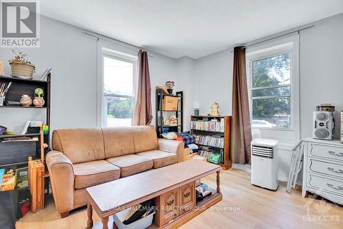 83 Elgin Street, Lanark, ON - Indoor Photo Showing Living Room