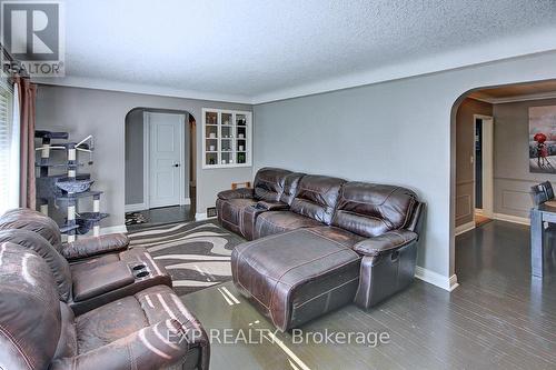 1341 Byron Baseline Road, London, ON - Indoor Photo Showing Living Room