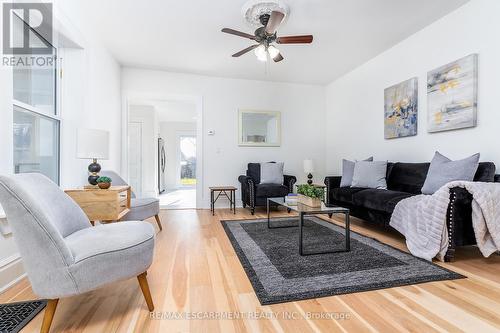 237 Main Street E, Norwich, ON - Indoor Photo Showing Living Room