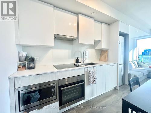 2108 - 195 Redpath Avenue, Toronto, ON - Indoor Photo Showing Kitchen