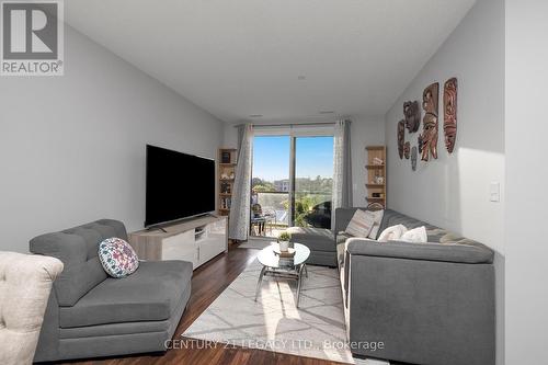 424 - 383 Main Street E, Milton, ON - Indoor Photo Showing Living Room