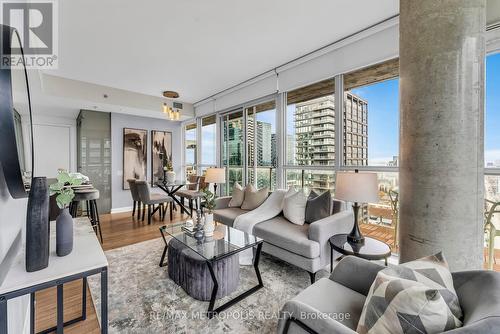 3009 - 375 King Street W, Toronto, ON - Indoor Photo Showing Living Room