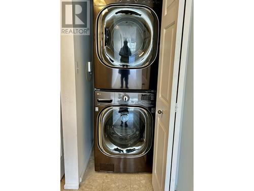 2201 6521 Bonsor Street, Burnaby, BC - Indoor Photo Showing Laundry Room