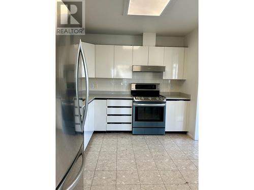 2201 6521 Bonsor Street, Burnaby, BC - Indoor Photo Showing Kitchen