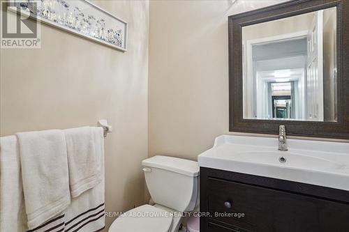 5021 Bunton Crescent, Burlington, ON - Indoor Photo Showing Bathroom