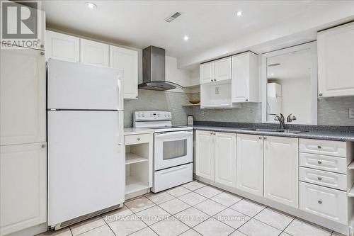 5021 Bunton Crescent, Burlington, ON - Indoor Photo Showing Kitchen