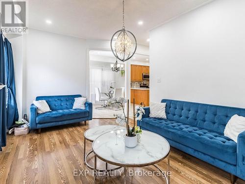 1051 Mcclenahan Crescent, Milton, ON - Indoor Photo Showing Living Room