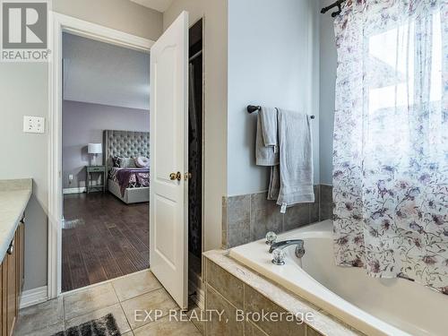 1051 Mcclenahan Crescent, Milton, ON - Indoor Photo Showing Bathroom