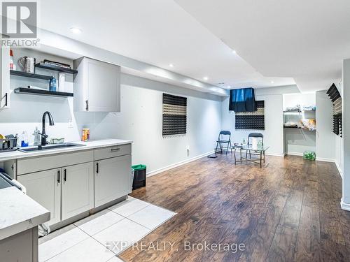 1051 Mcclenahan Crescent, Milton, ON - Indoor Photo Showing Kitchen