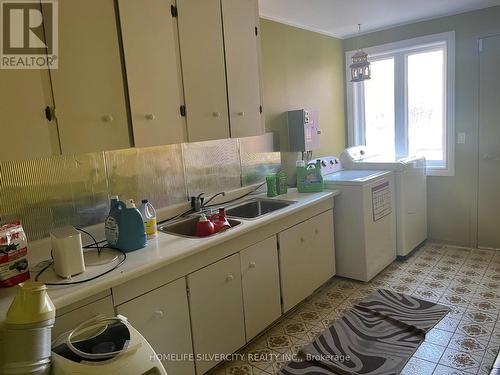 10263 Goreway Drive, Brampton, ON - Indoor Photo Showing Laundry Room