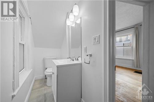 247 Flora Street Unit#1, Ottawa, ON - Indoor Photo Showing Bathroom