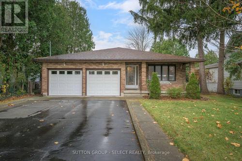 363 Kenmore Place, London, ON - Outdoor With Facade