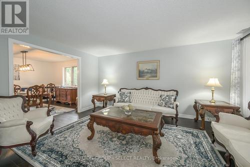 363 Kenmore Place, London, ON - Indoor Photo Showing Living Room