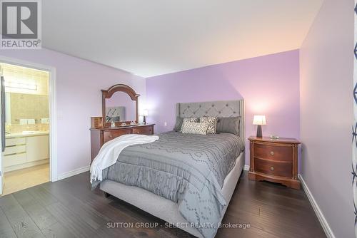 363 Kenmore Place, London, ON - Indoor Photo Showing Bedroom