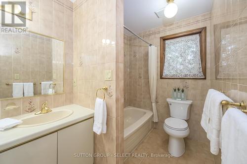 363 Kenmore Place, London, ON - Indoor Photo Showing Bathroom