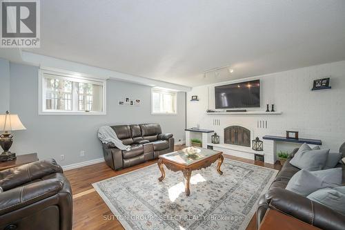 363 Kenmore Place, London, ON - Indoor Photo Showing Living Room