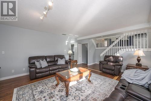 363 Kenmore Place, London, ON - Indoor Photo Showing Living Room