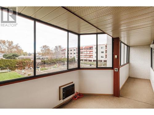 Spacious glassed-in sunroom - 2085 Gordon Drive Unit# 215, Kelowna, BC -  With Exterior