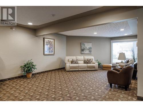 Lots of space for visiting friends & family - 2085 Gordon Drive Unit# 215, Kelowna, BC - Indoor