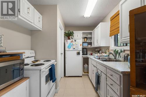 15A & 15B Erixon Place, Clavet, SK - Indoor Photo Showing Kitchen With Double Sink