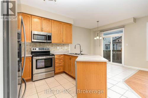 7 Millhouse Mews, Brampton, ON - Indoor Photo Showing Kitchen With Double Sink