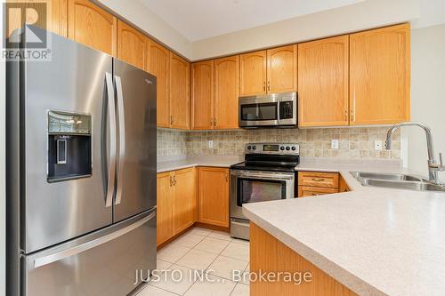 7 Millhouse Mews, Brampton, ON - Indoor Photo Showing Kitchen With Double Sink