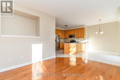 7 Millhouse Mews, Brampton, ON - Indoor Photo Showing Kitchen