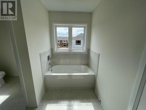 7 Ingalls Avenue, Brantford, ON - Indoor Photo Showing Bathroom