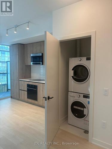 1707 - 127 Broadway Avenue, Toronto, ON - Indoor Photo Showing Laundry Room