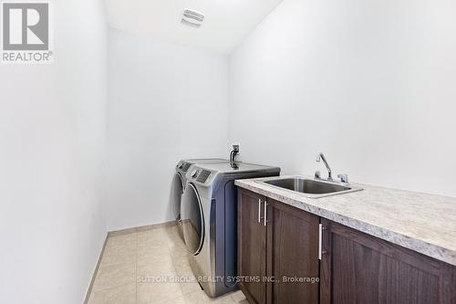 3021 Parsonage Crescent, Oakville, ON - Indoor Photo Showing Laundry Room