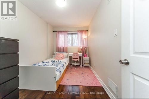 15 Athlone Avenue, Brampton, ON - Indoor Photo Showing Bedroom