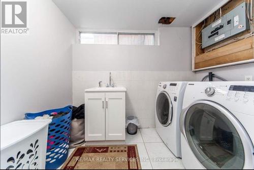 15 Athlone Avenue, Brampton, ON - Indoor Photo Showing Laundry Room